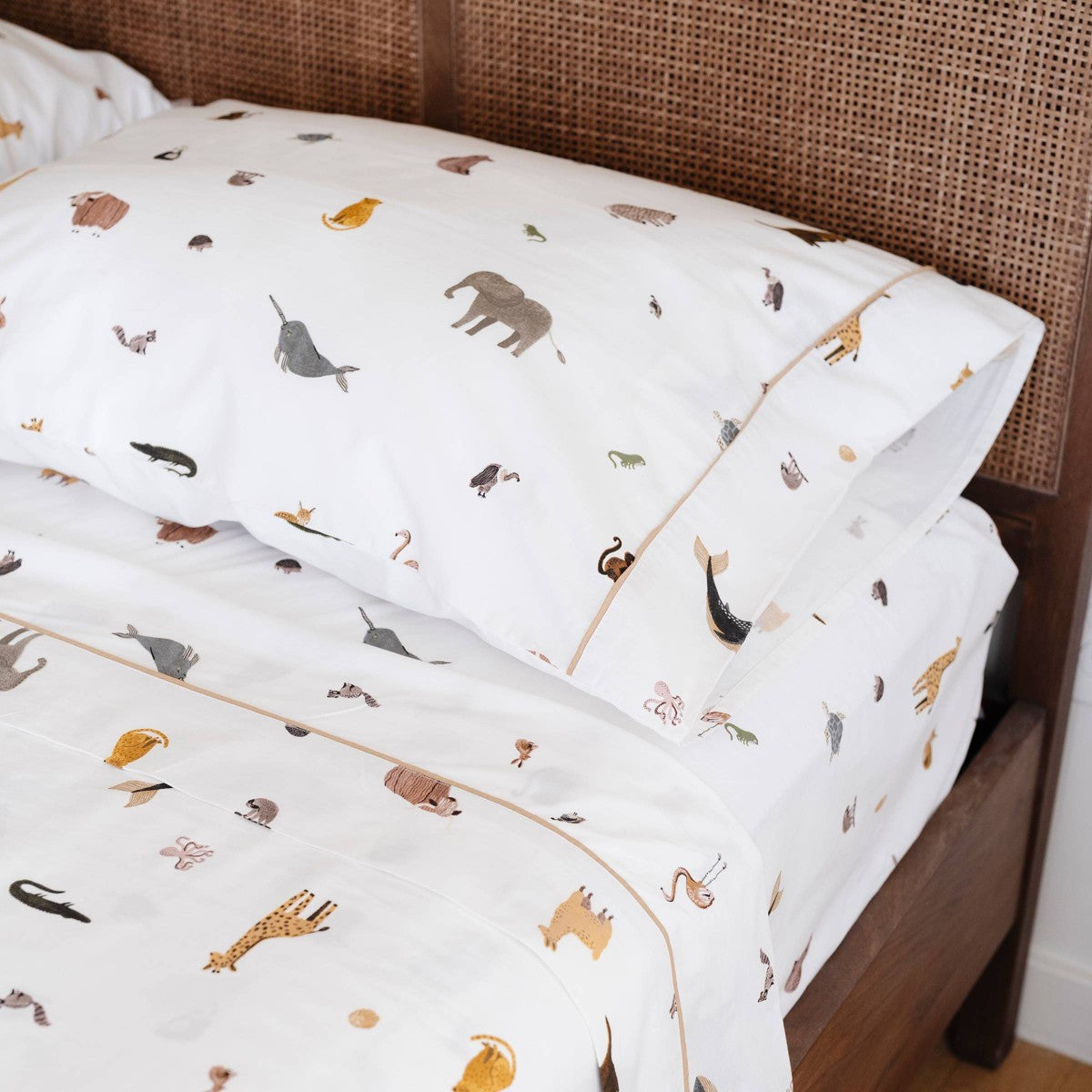 Gathre Menagerie Zoo Animals Sheet Set Queen