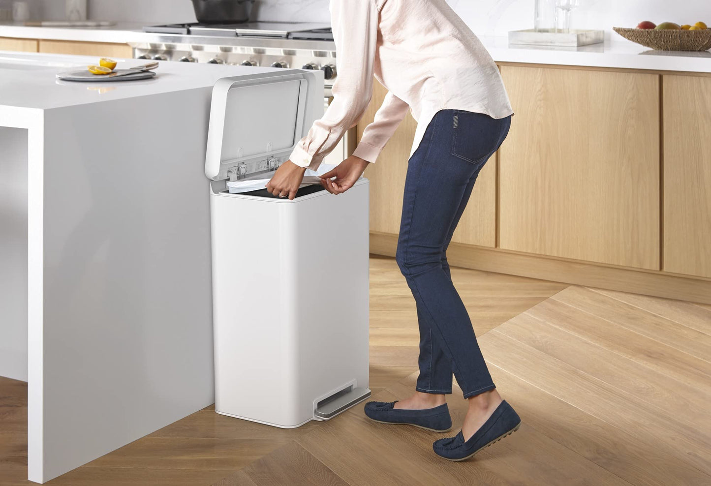 13-Gallon Curved Step Trash Can | K-REC35844
