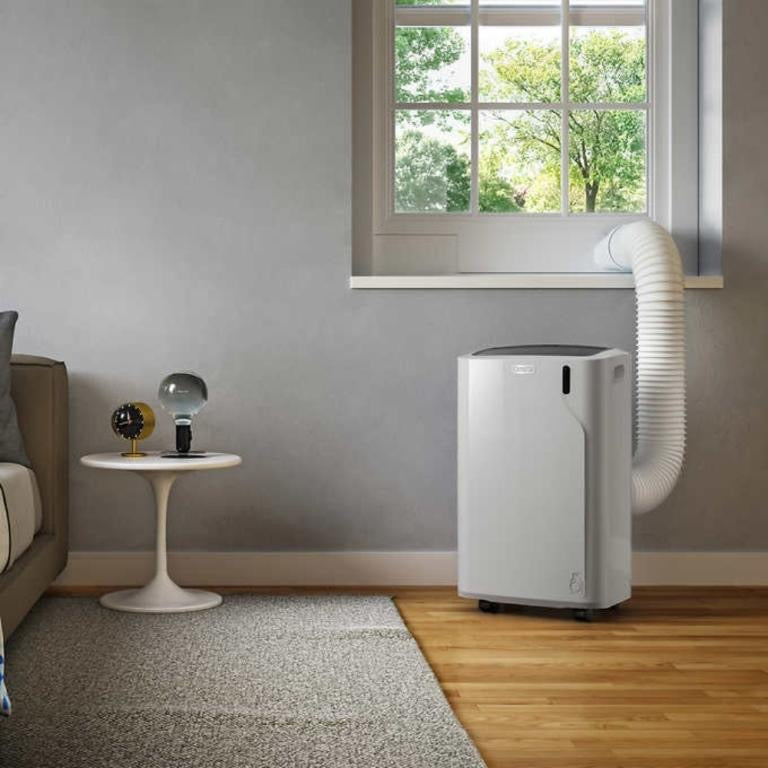 De'Longhi Pinguino PACEM375WRC Arctic Whisper 6900 BTU Portable Air Conditioner